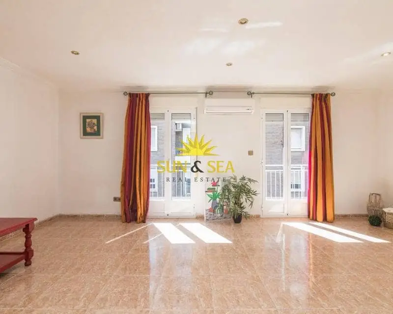 Apartamento en Alquiler en Elche 3 Dormitorios 95m2