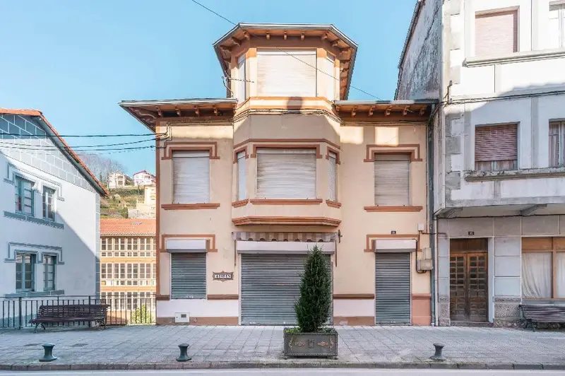 Venta Casa a Estrenar en Pola de Allande con Bajo Comercial