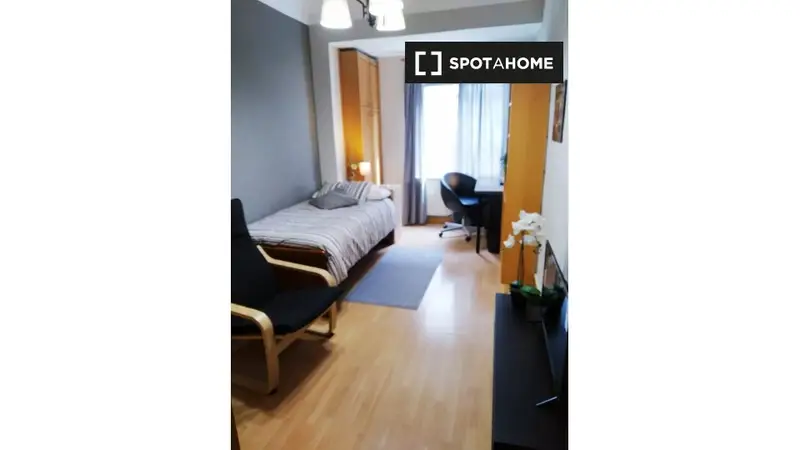Habitacion piso compartido Zaragoza suministros incluidos