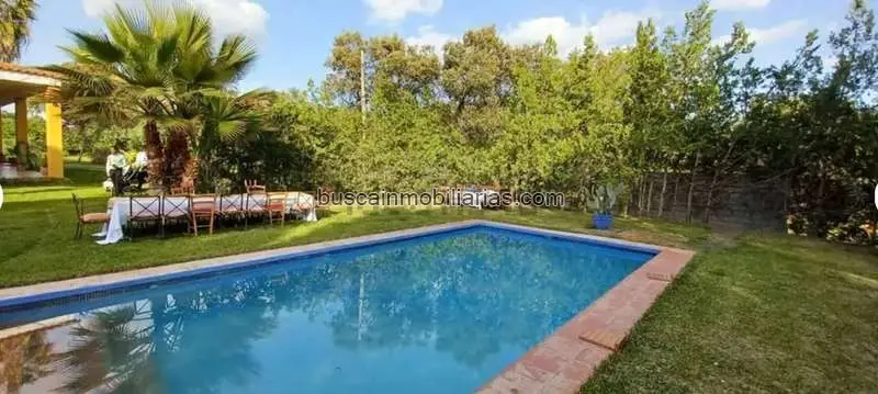 Chalet en Venta en Badajoz con Piscina y Zona Ecuestre