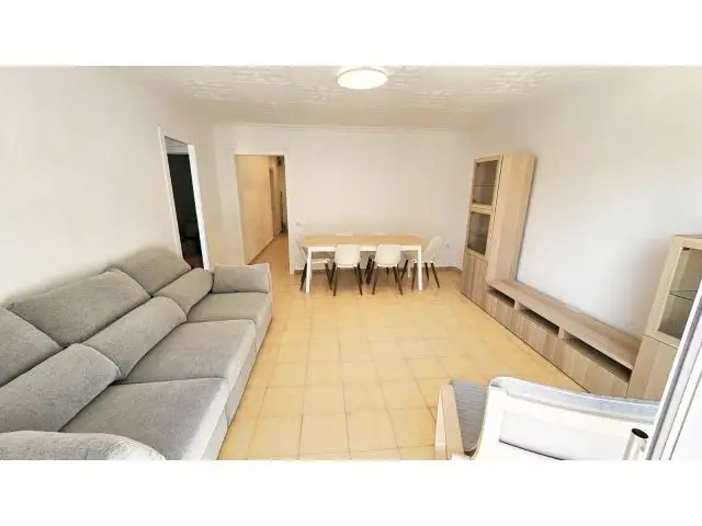 Piso Vacacional Vilanova: 4 Dorm, 2 Baños, Vistas al Puerto