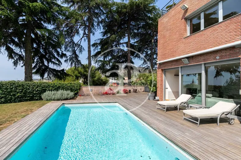 Chalet en Alquiler Pedralbes 4 Habitaciones Piscina Jardin