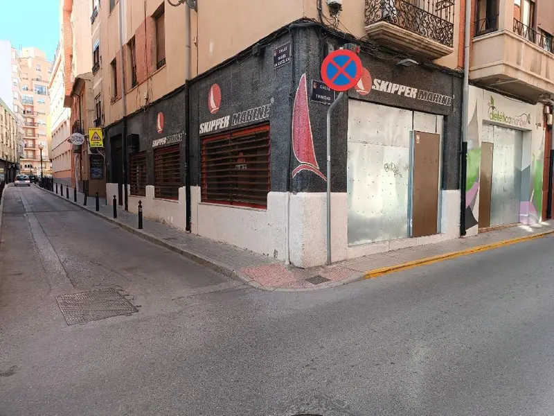 Venta Local Comercial Villena 158m2 2 Baños Soleado