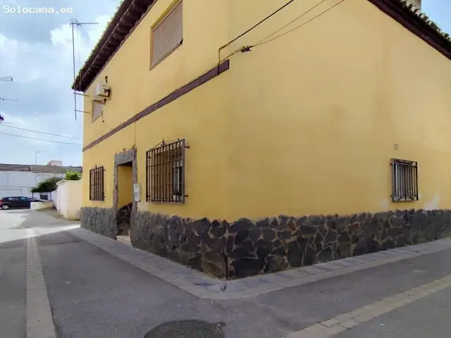 Casa en Venta para Reformar con Garaje y Terraza