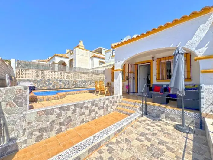 Villa en Venta 3 Dormitorios Piscina Privada La Marina