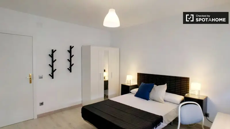 Habitacion en Apartamento de 5 Dormitorios Puente de Vallecas