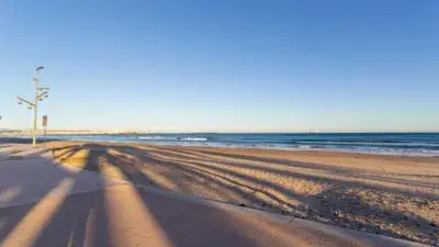 Apartamento en La Pineda a 50 metros de la playa