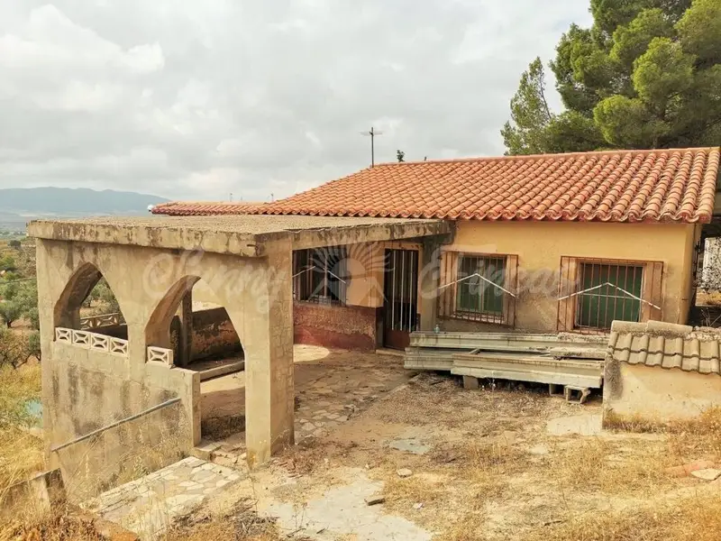 Casa con Jardin en Salinas para Reformar