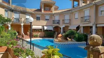 Casa Adosada en Armilla con Piscina y Garaje