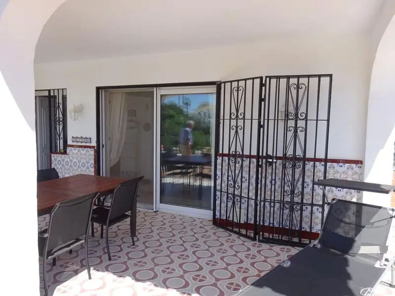 Chalet en Riviera del Sol con Vistas al Mar y Piscina Privada