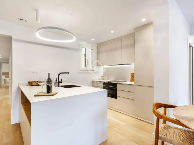 Apartamento en Venta en Barcelona: Lujo y Modernidad en Finca Histórica