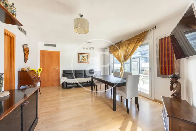 Apartamento en Badalona con Vistas al Mar y Terraza