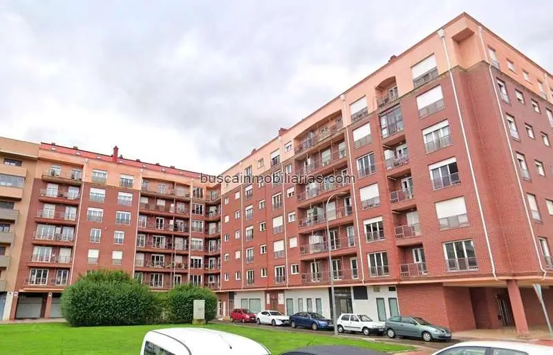 Piso en venta en León: 120m2, 3 dormitorios, terraza y garaje