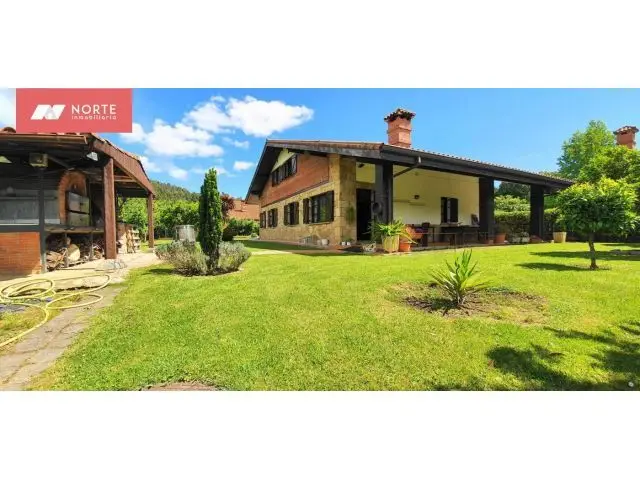 Chalet Individual en Samano con Gran Parcela y Jardin