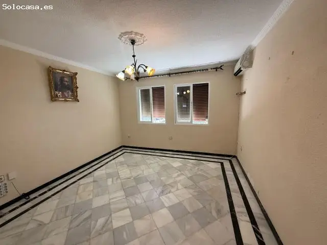 Casa Adosada en Fuente Palmera con Amplios Espacios
