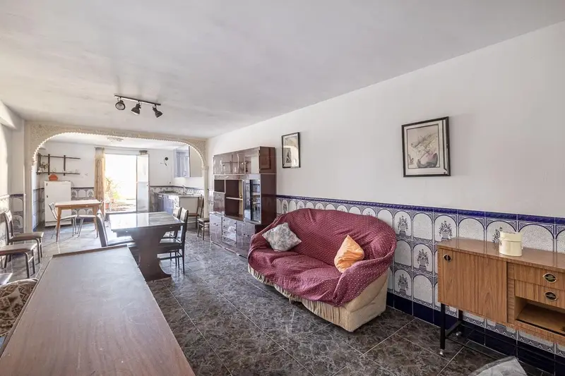 Venta Piso con Patio y Local en Escúzar
