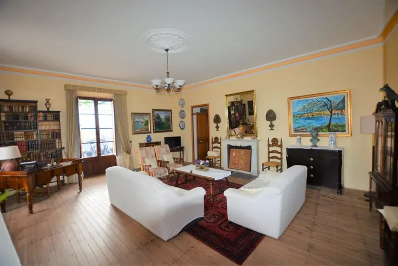 Palacio en Muro Mallorca con 5 Dormitorios y Gran Terreno