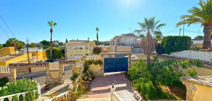 Villa en Venta Los Balcones Torrevieja 2 Dormitorios Piscina Privada