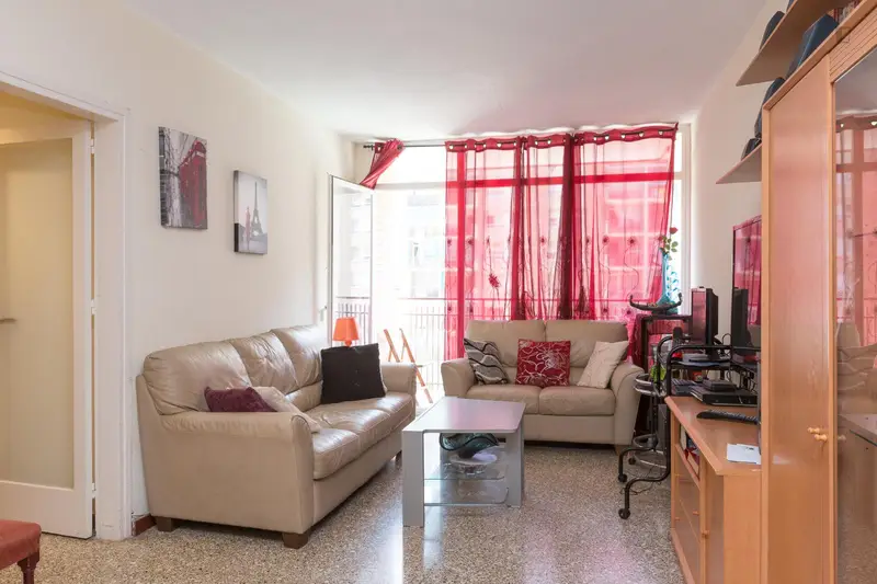 Habitaci
ón individual en piso compartido en Barcelona