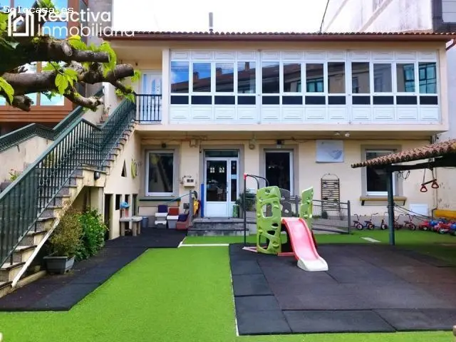 Casa adosada en Restollal 322m2 con parcela