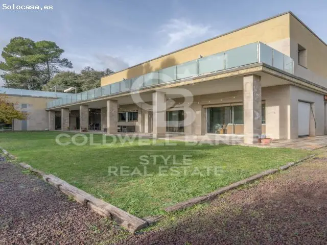 Casa en Venta en Matadepera con Piscina y Garaje Grande