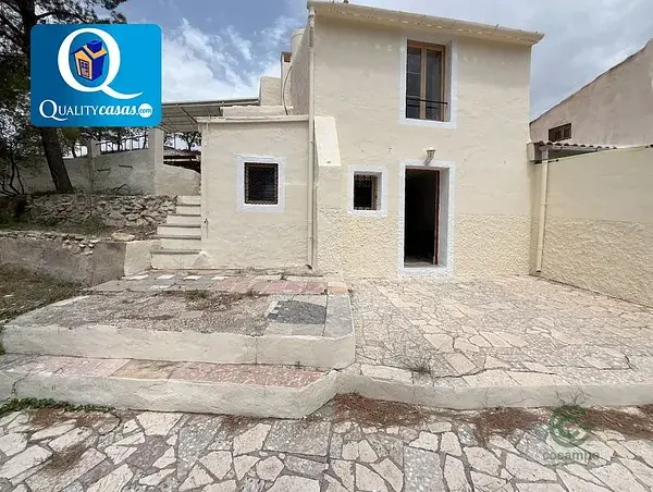 Casa de Campo en Jijona con Amplia Finca Rustica