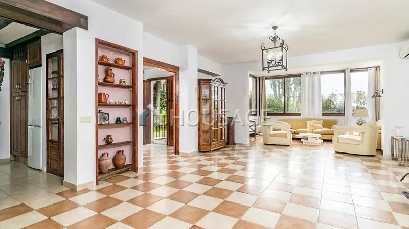 Villa en venta: Chalet independiente con reforma y gran potencial