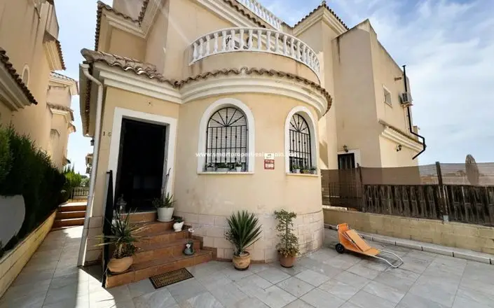 Villa 3 Dormitorios en Venta La Marina