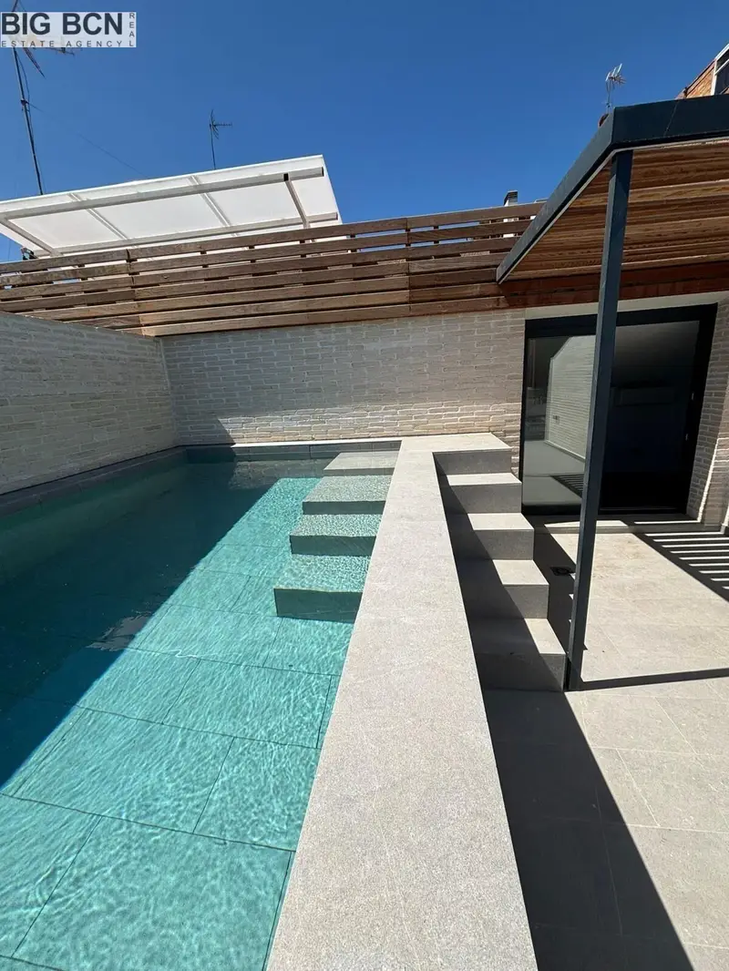 Adosado en Finestrelles Esplugues de Llobregat con Piscina