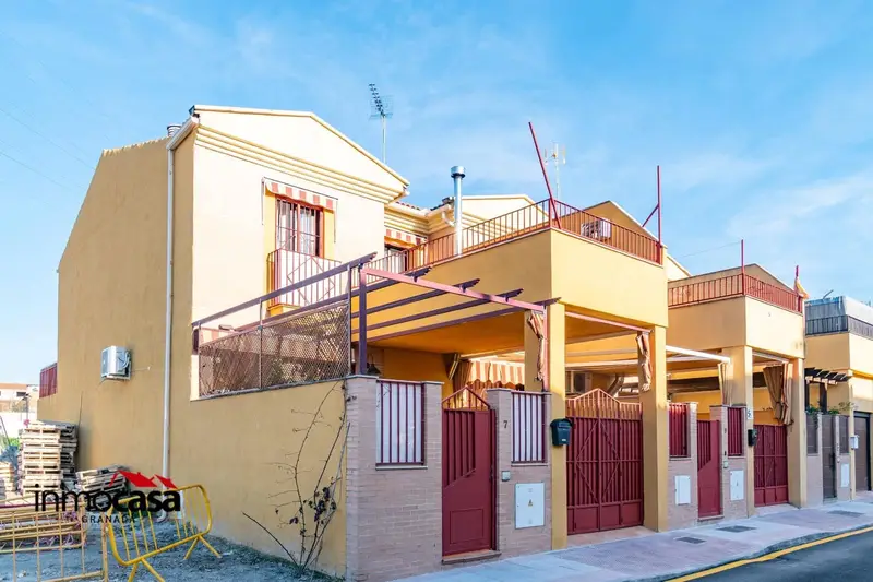 Pareado en venta en Pulianas 4 dormitorios 3 banos