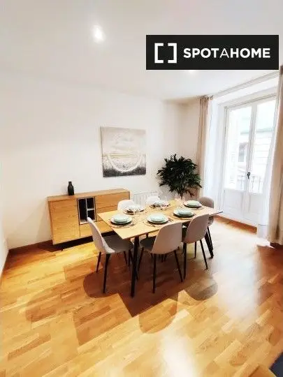 Apartamento en Alquiler Madrid 3 Dormitorios 2 Ba	nos