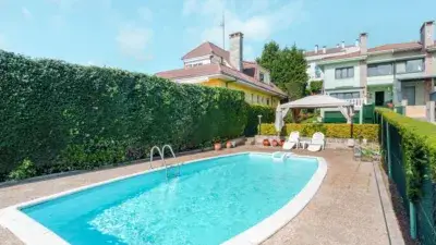 Casa adosada en Luanco con vistas al mar y piscina privada