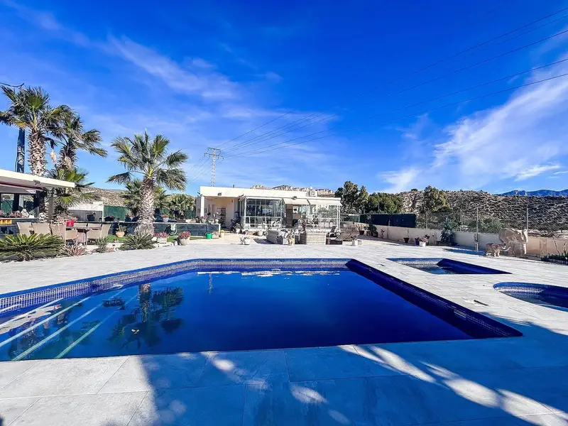 Villa Moderna en Jijona con Piscina y Casa de Invitados