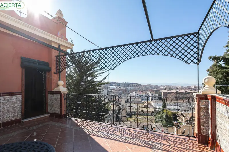 Casa en venta en Granada Centro tres plantas