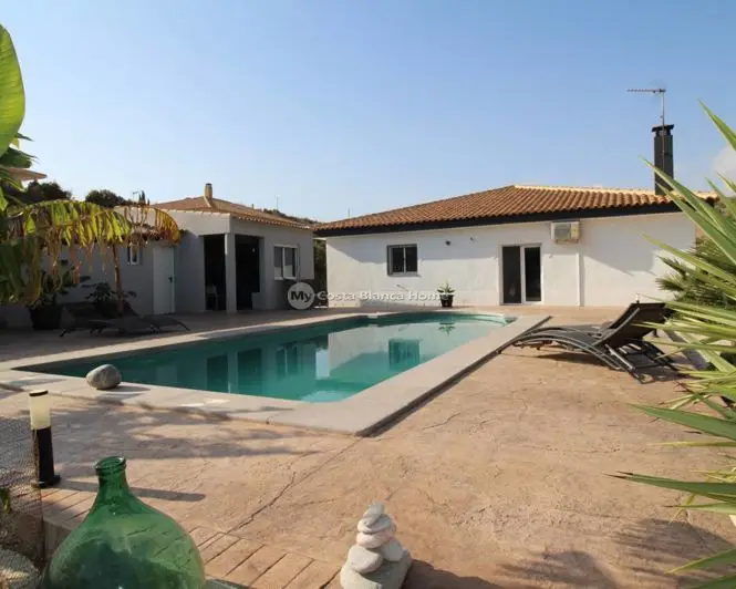 Villa de Lujo 3 Dormitorios Piscina Cerca de la Ciudad