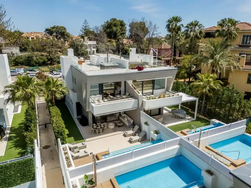Chalet en venta en Puerto Banus Marbella 5 dormitorios piscina privada