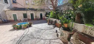 Casa Señorial en Hellin 7 habitaciones 3 baños Patio 300m2