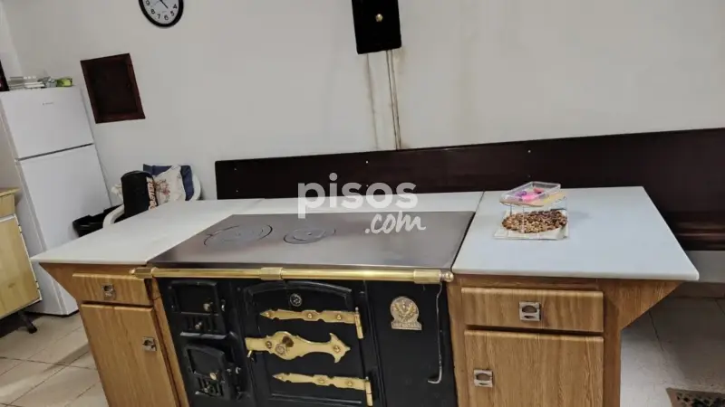 Chalet en venta en Ourol: Casa de piedra reformada con hórreo