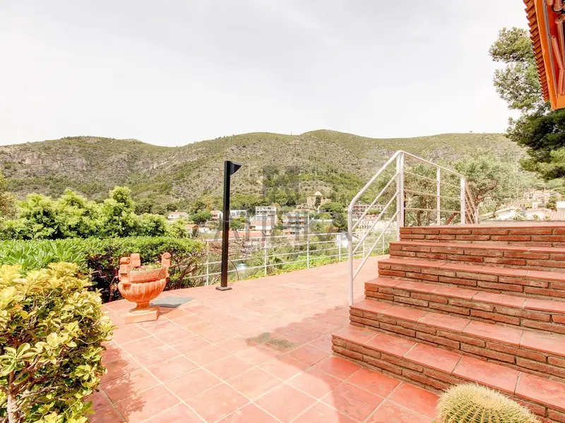 Chalet en Venta Castelldefels Bellamar 416m2 Jardin Piscina