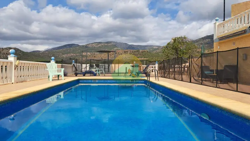 Casa de Campo con 5 Dormitorios y Piscina en Aledo Murcia