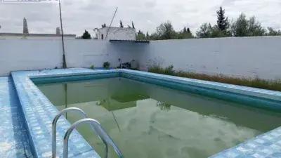 Chalet con Piscina en Marchena - Parcela de 1600m2