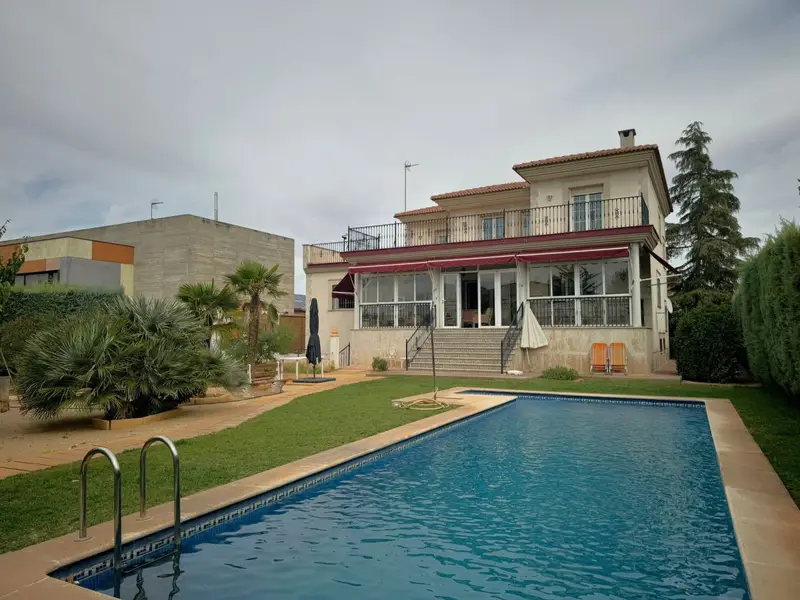 Chalet en Venta Nuevo Valdepeñas 464m2 5 Dorm 2 Baños