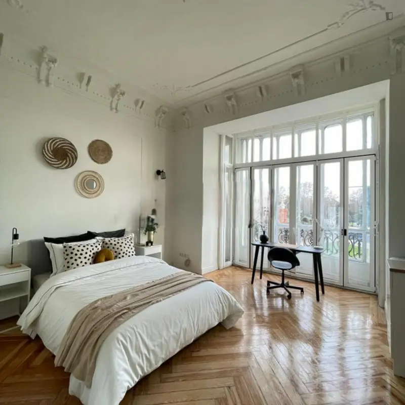 Habitacion Doble con Balcon en Piso para Jovenes en Madrid
