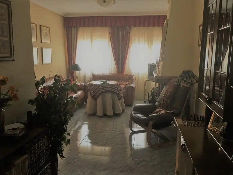 Venta Adosado 4 habitaciones Avenida Trujillo