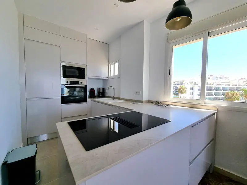 Apartamento en Calahonda con Vistas al Mar