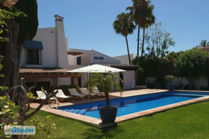 Villa en la playa de la Milla de Oro de Marbella