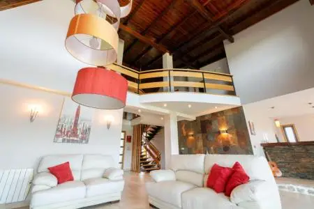 Casa de Lujo en Arbo con Vistas a Viñedos y Piscina