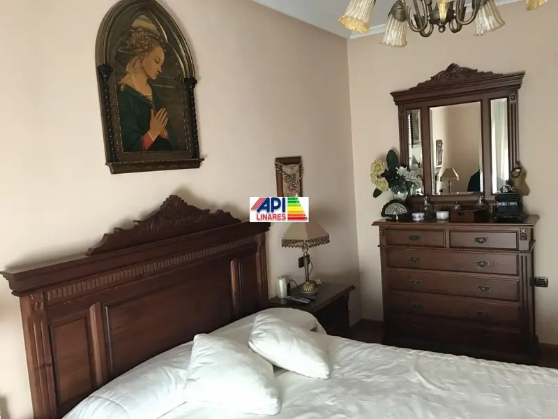 Casa con Terraza en Casco Antiguo Linares 8 Dormitorios