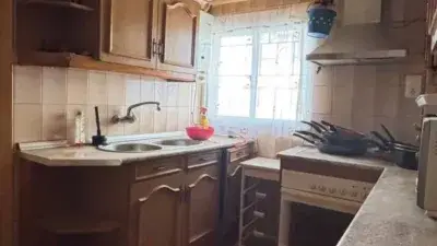 Casa Adosada en Venta en Loja 4 Habitaciones Cerca del Centro