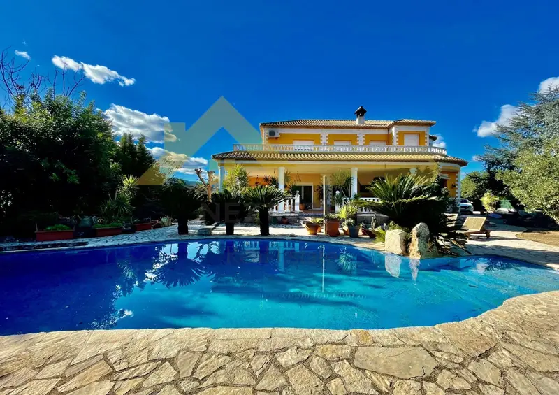 Villa en Canals con Piscina y Gimnasio